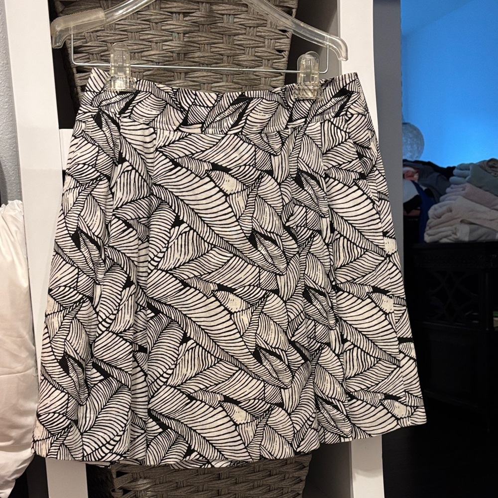 LOFT Monochrome Leaf Pattern Mini Skirt